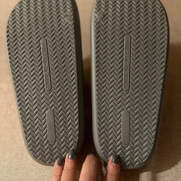Brand New J Slides Gray - Size 9.5 - Picture 4 of 5